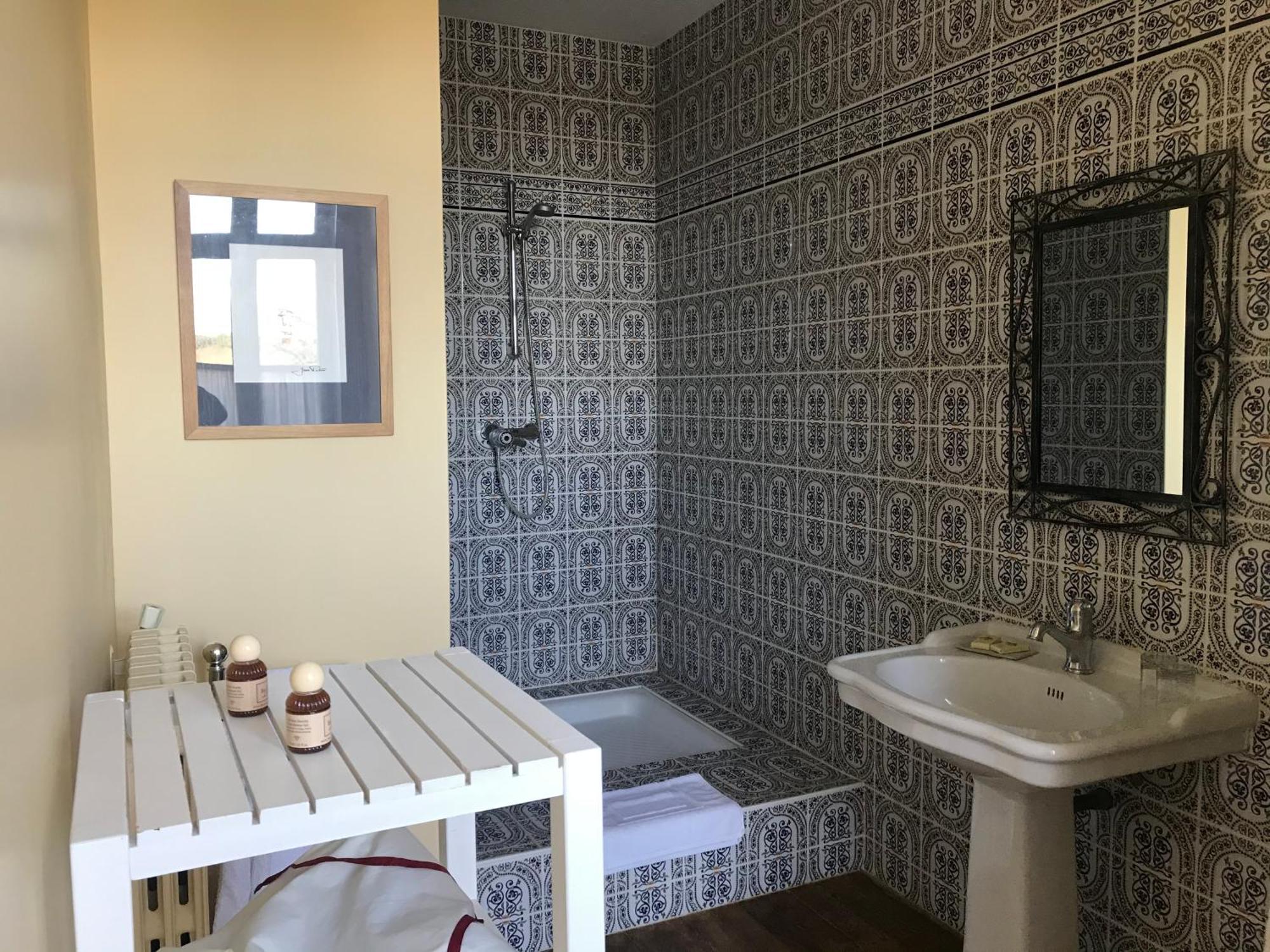Chateau Des Essards Avec Piscine Et Jacuzzi Ланже Номер фото